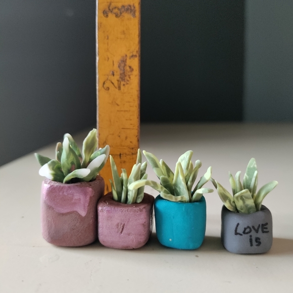 4 Clay mini potted planters - Picture 2 of 7